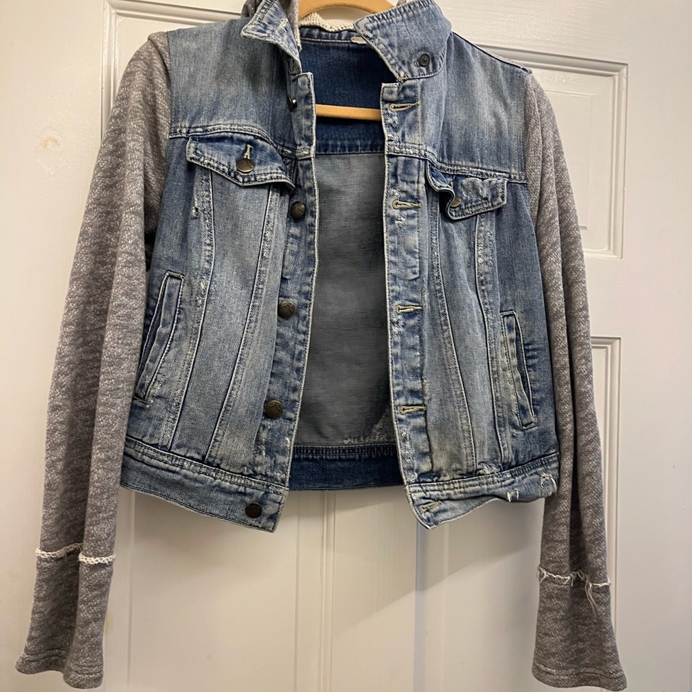 FREE PEOPLE Women’s Denim Jean Jacket!!